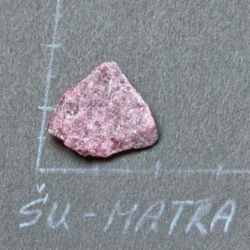Turmalín rubelit - surový — foto 2
