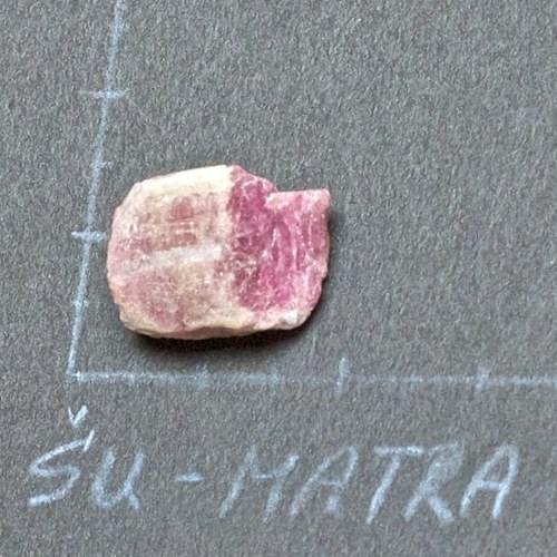 Turmalín rubelit - surový — foto 2