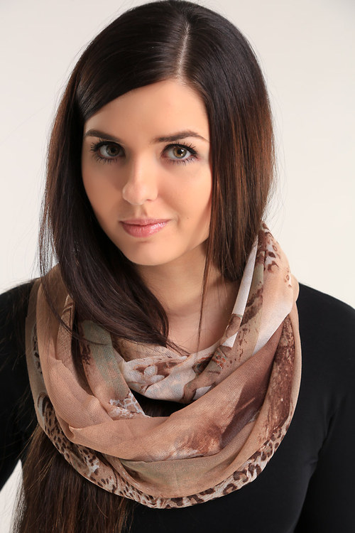 Nákrčník hnědý — foto 2
