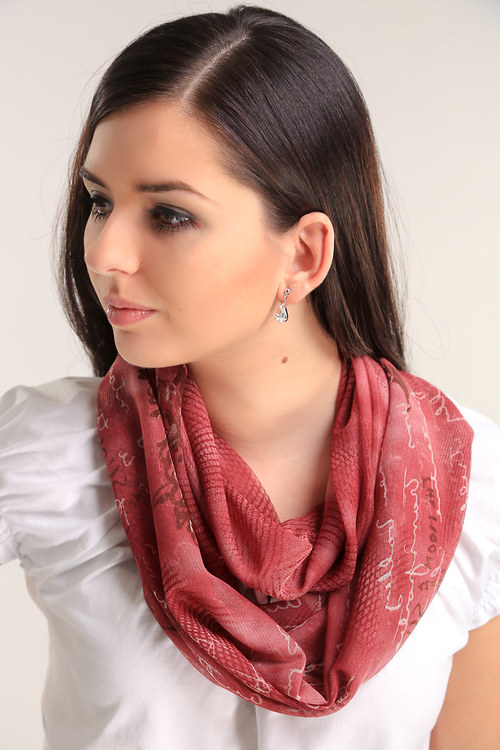 Nákrčník s nápisem — foto 3