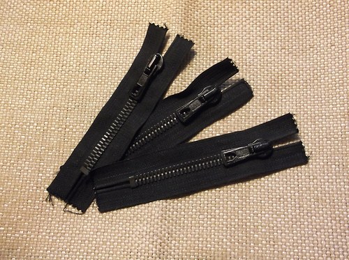 Černý silný zip 11 cm (16cm) — foto 2