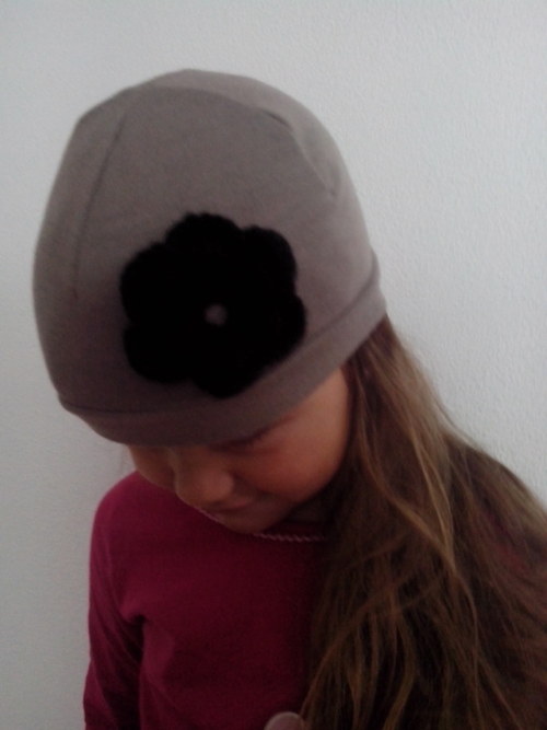 Čepička béžovo-šedá — foto 2
