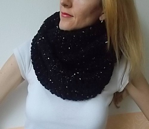 Flitrový nákrčník černý — foto 2
