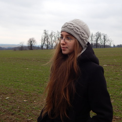 Čepice s copánkovým vzorem — foto 3