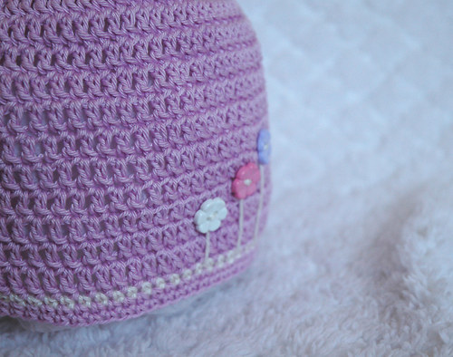 Minimalistická lila čepice — foto 3