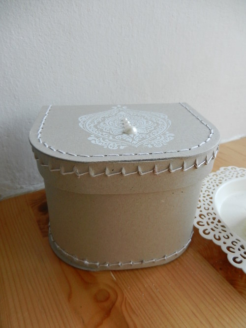 Krabička s barokním ornamentem — foto 4