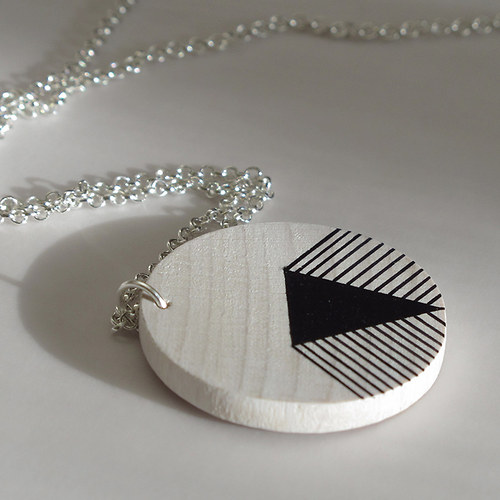Přívěsek bílo-černý — foto 2