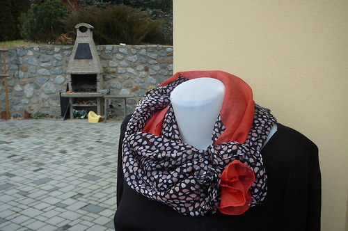 Šála-nákrčník s kytkou — foto 2