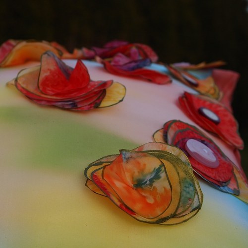 Romantická řeč květin - hedvábný malovaný polštář — foto 3