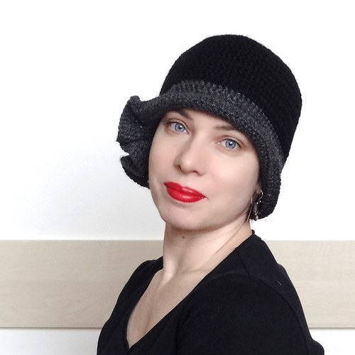 Madam Krajewska v mini 2. - háčkovaný klobouk — foto 2