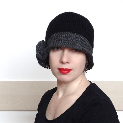 Madam Krajewska v mini 2. - háčkovaný klobouk — foto 3