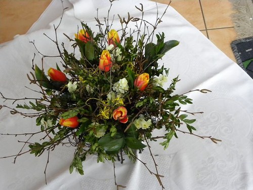Březová kytka s tulipány — foto 4