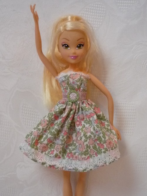 Krátké šaty pro Winx — foto 3