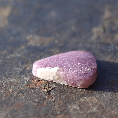 Lepidolit, kabošon č.1324 — foto 4