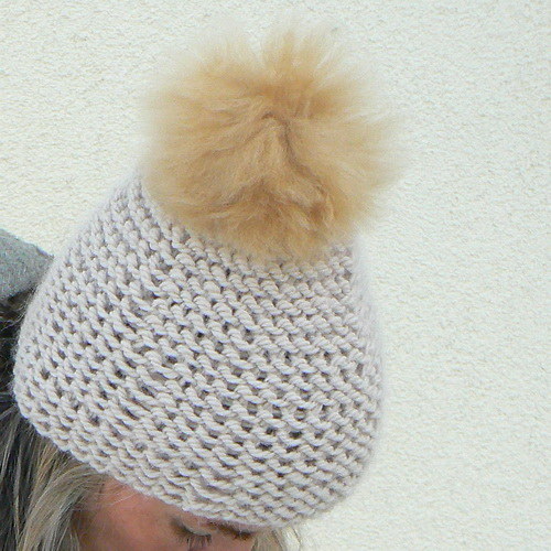 Pom pom - pletená čepice s bambulí — foto 2