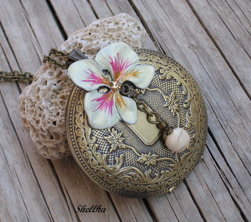 Náhrdelník - medailonek ,,ORCHIDEJ,, — foto 2
