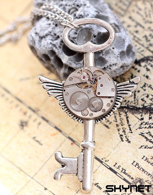Okřídlený steampunkový klíček — foto 3
