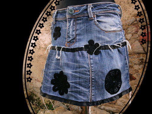 Denim sukně - s háčkovanou aplikací — foto 2