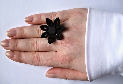 Prstýnek z kanzashi — foto 3