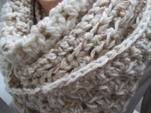 Nákrčník "Creme" — foto 2
