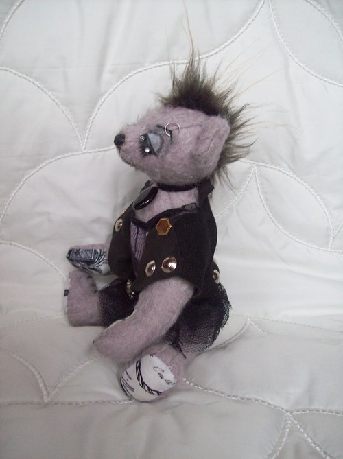Tara - gothic bear na přání — foto 4