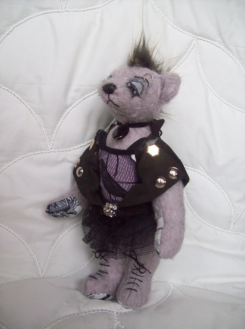 Tara - gothic bear na přání — foto 5