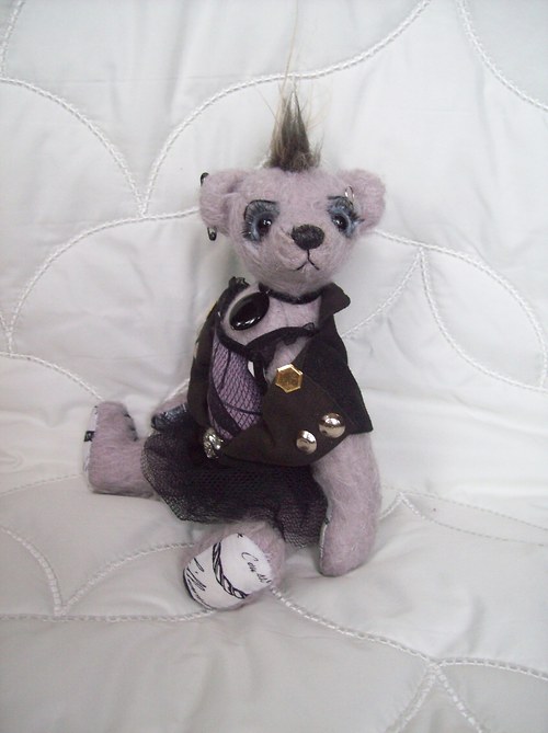 Tara - gothic bear na přání — foto 6