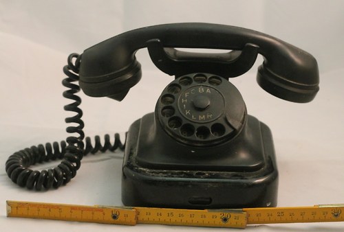 Starý klasický vidlicový telefon Tesla — foto 5