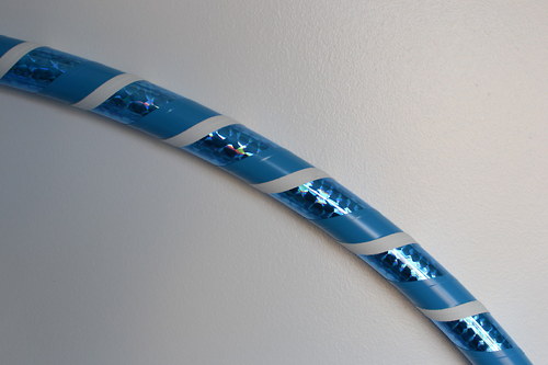 Obruč na hooping modro-bílá 95 cm — foto 2
