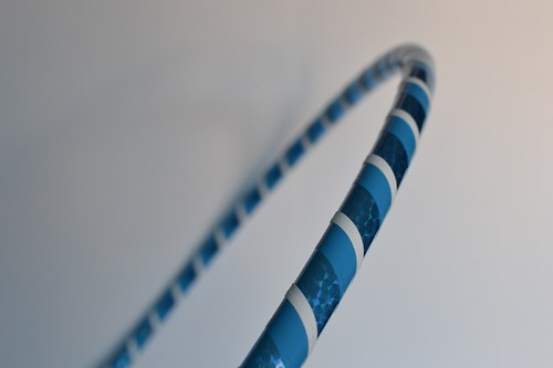 Obruč na hooping modro-bílá 95 cm — foto 4