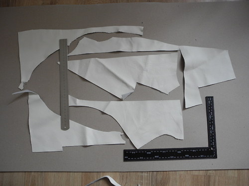 Odřezky bílé kůže - B2 — foto 2
