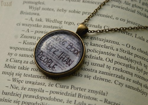 Love books more than people — foto 2