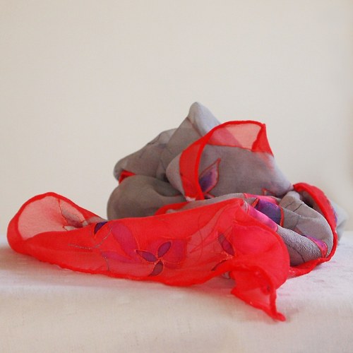 Hedvábná šála - Romance červená — foto 5