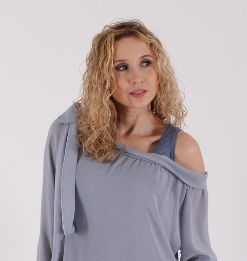 Šedá halenka s mašlí — foto 3