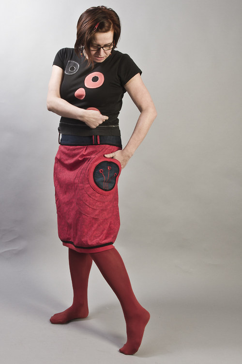 Sukně "Crazy red&black" — foto 2