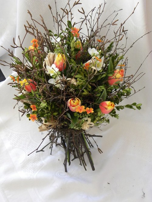 Březová kytka s tulipány — foto 3