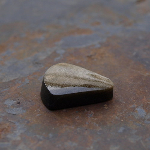 Obsidián stříbrný, kabošon č. 1378 — foto 5