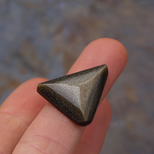 Obsidián stříbrný, kabošon č. 1379 — foto 3