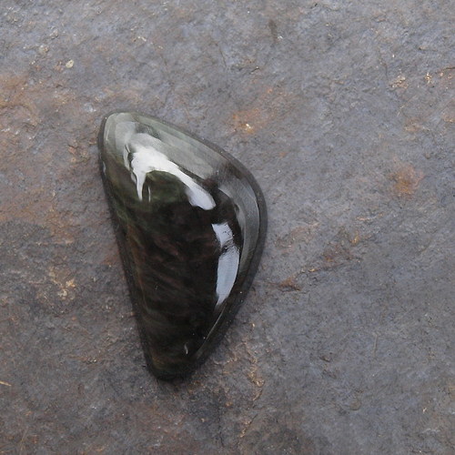 Obsidián duhový, kabošon č. 1384 — foto 2