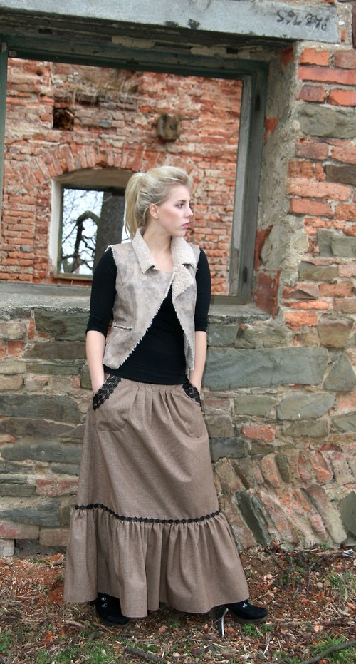 Sukně vlněná s aplikací — foto 4