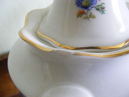 Porcelánová půvabná konvice — foto 3