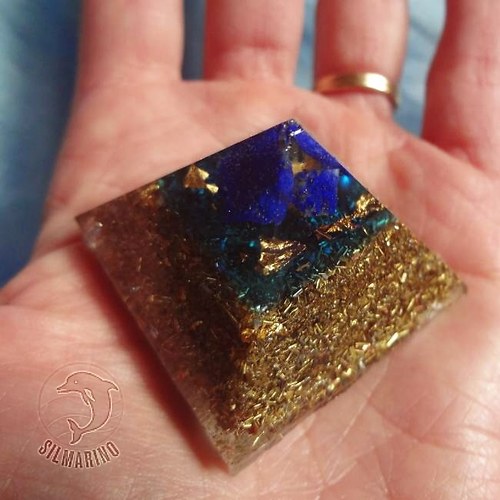 "Noční kráska" - orgonit pyramidka lapis lazuli — foto 2