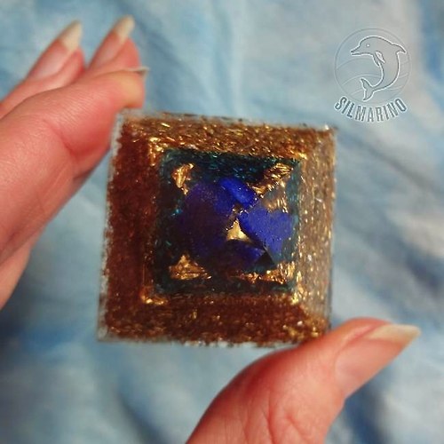 "Noční kráska" - orgonit pyramidka lapis lazuli — foto 3