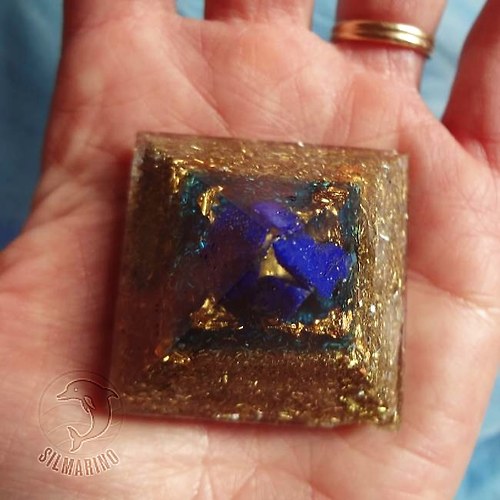 "Noční kráska" - orgonit pyramidka lapis lazuli — foto 5