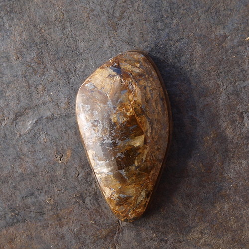 Bronzit, kabošon č.1402 — foto 2