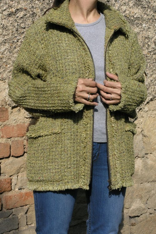 Kabátek khaki zelená vafle – límec — foto 2