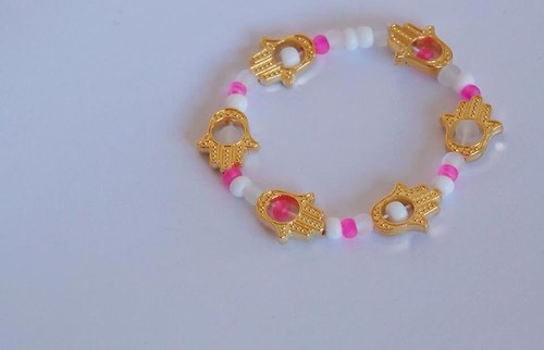 Růžový náramek hamsa — foto 2