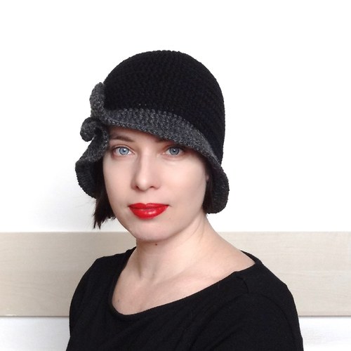 Madam Krajewska v mini 2. - háčkovaný klobouk — foto 5