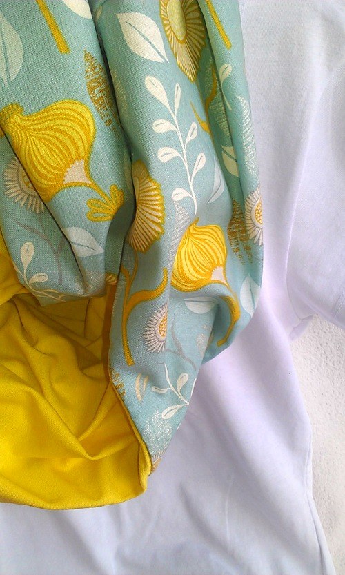 Nákrčník Slunečnice v zelené — foto 3