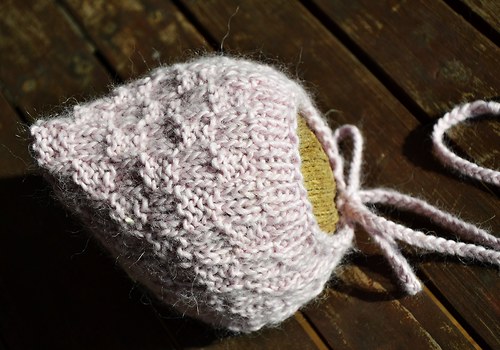 Baby čepička "Růžové kostičky" — foto 4